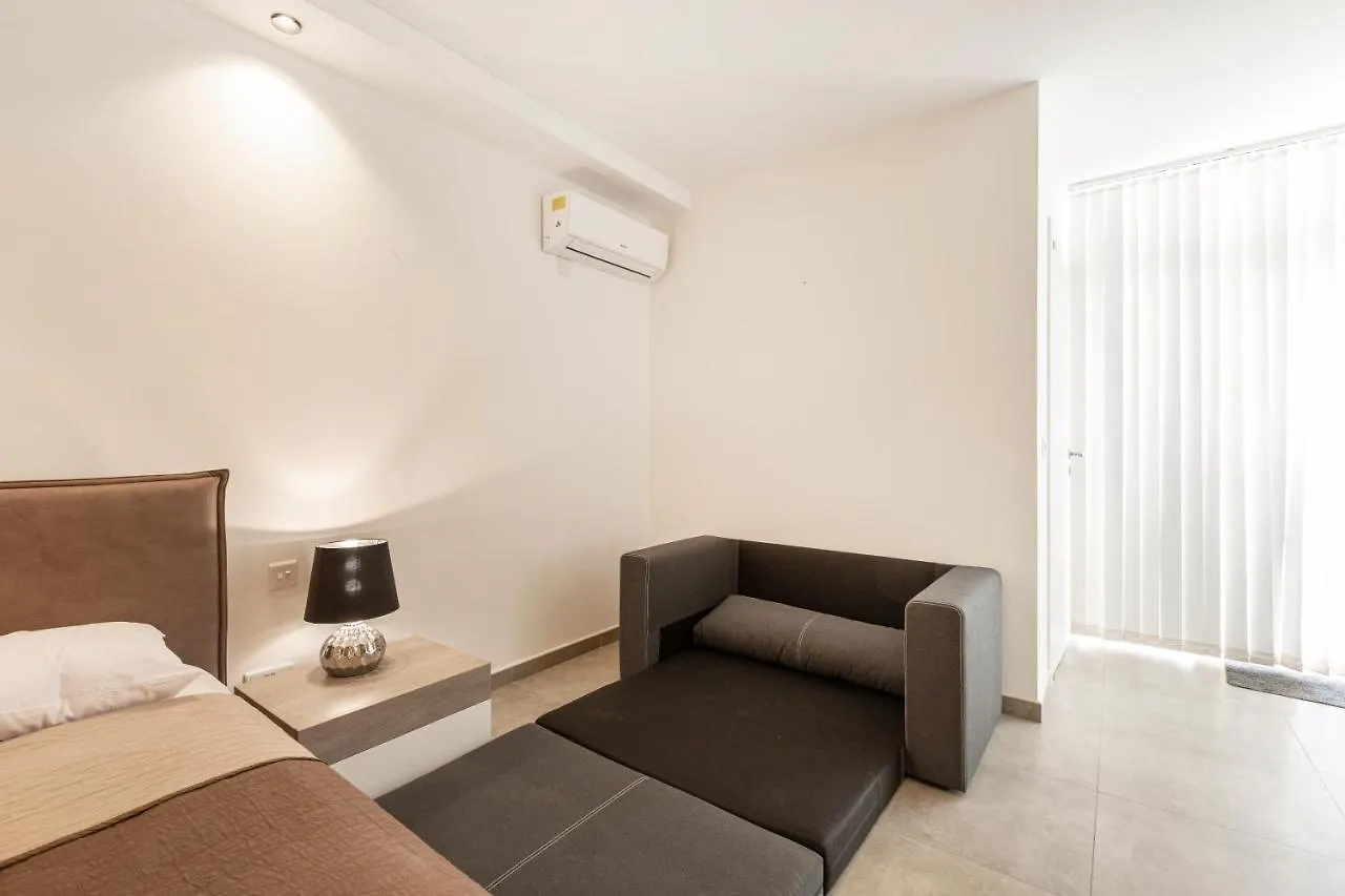 Top Location! Cozy 1-Br Flat Gzira 0*,  Malta