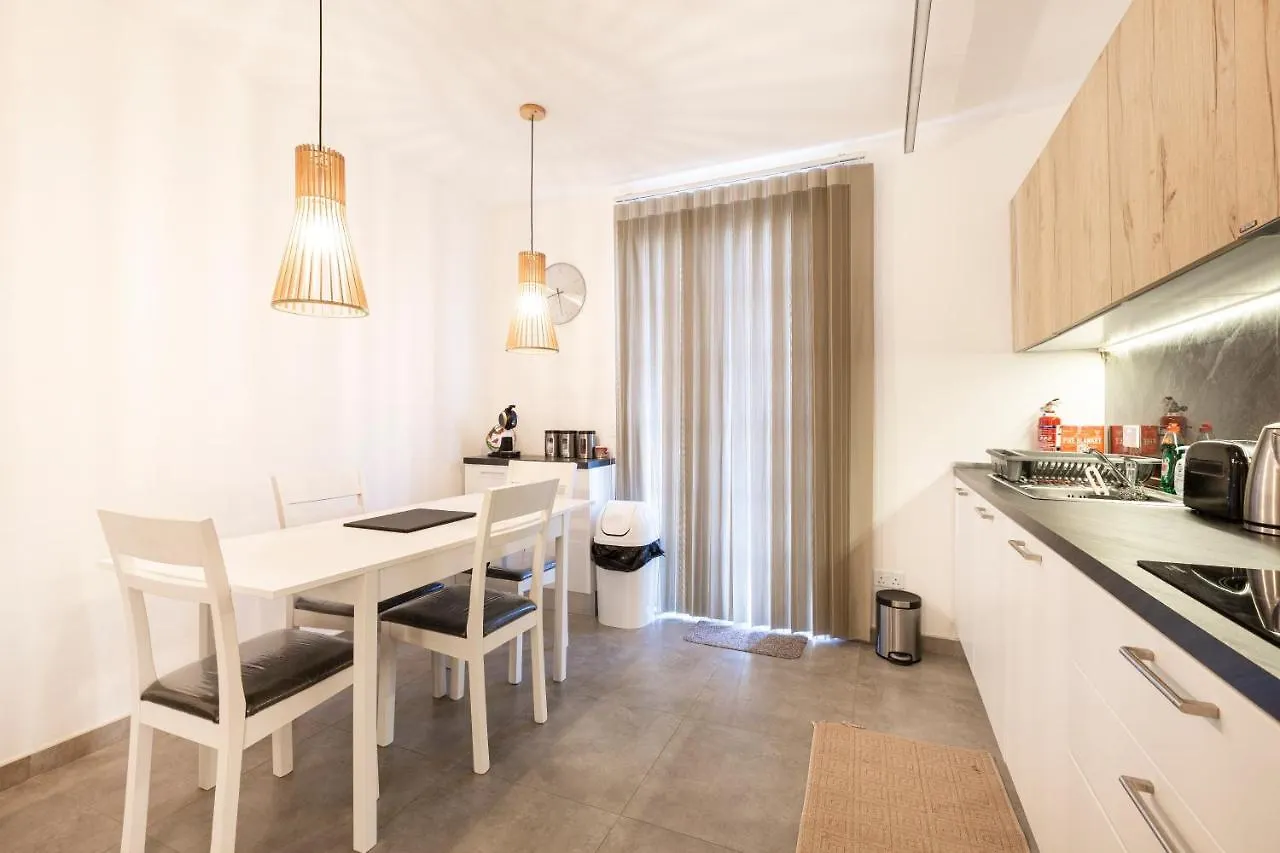 Top Location! Cozy 1-Br Flat Gzira 0*,